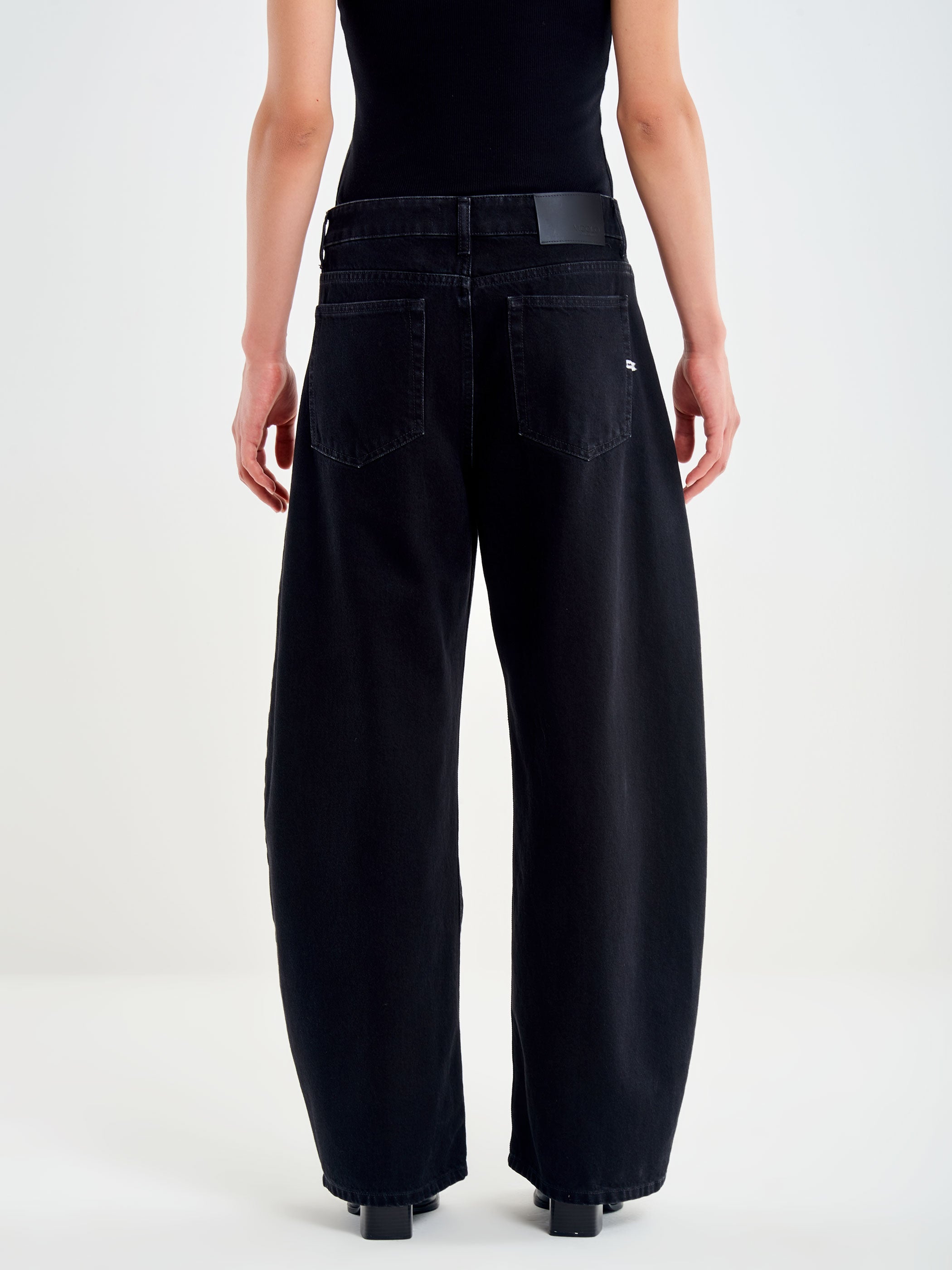 Barrel Jeans with Zip