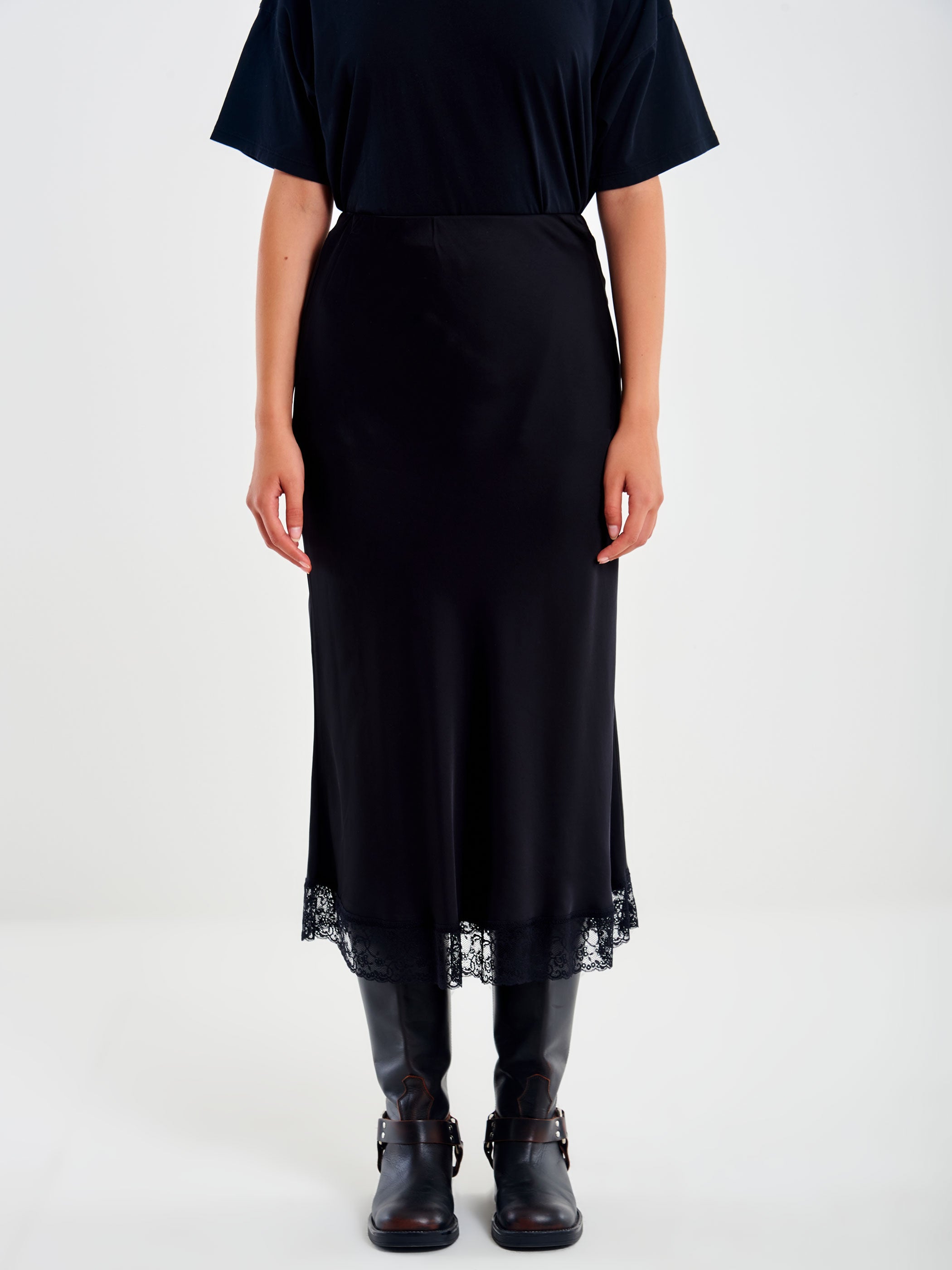 Gonna Satin con Pizzo