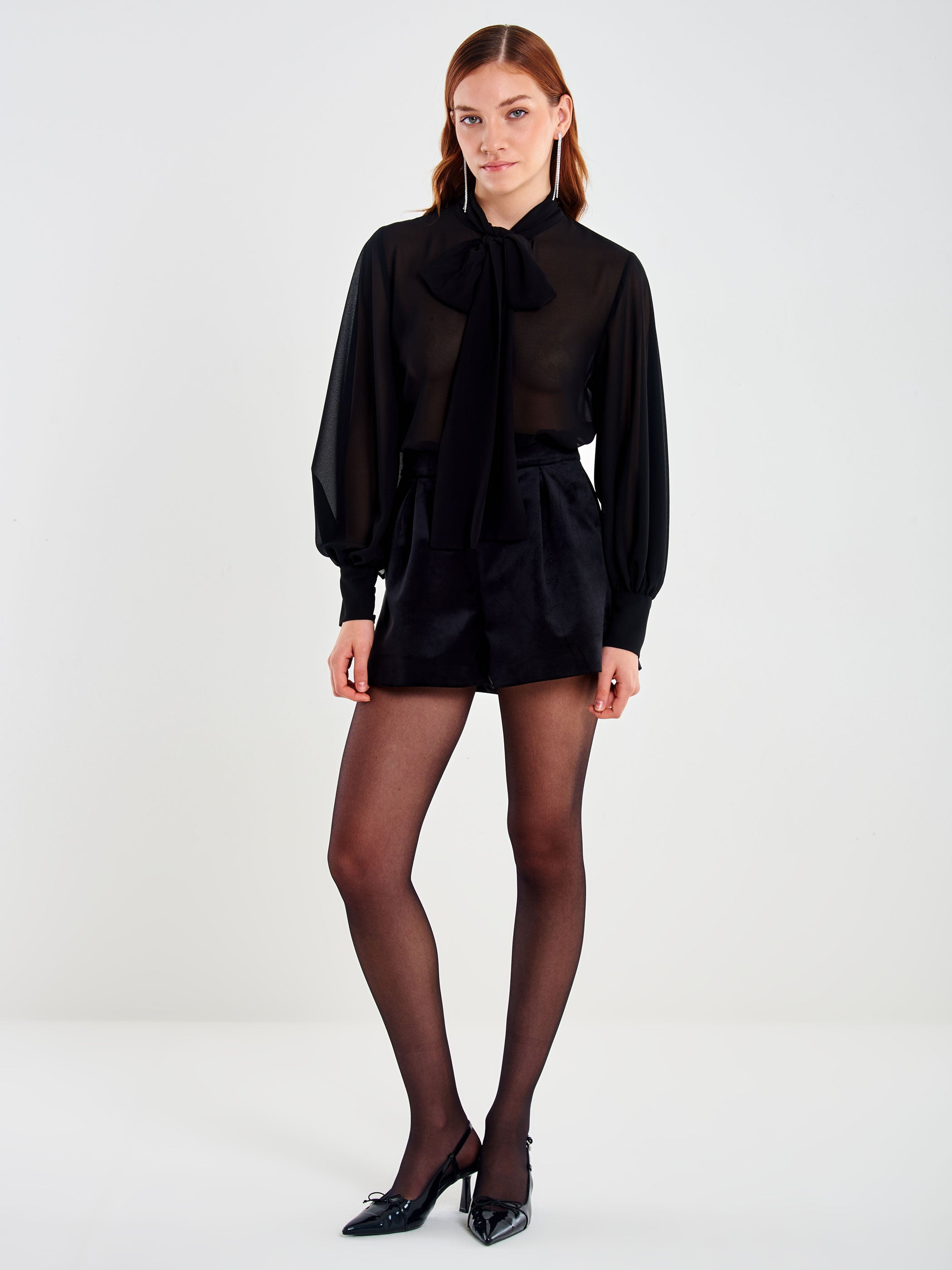 Shorts in Velluto con Piega Frontale