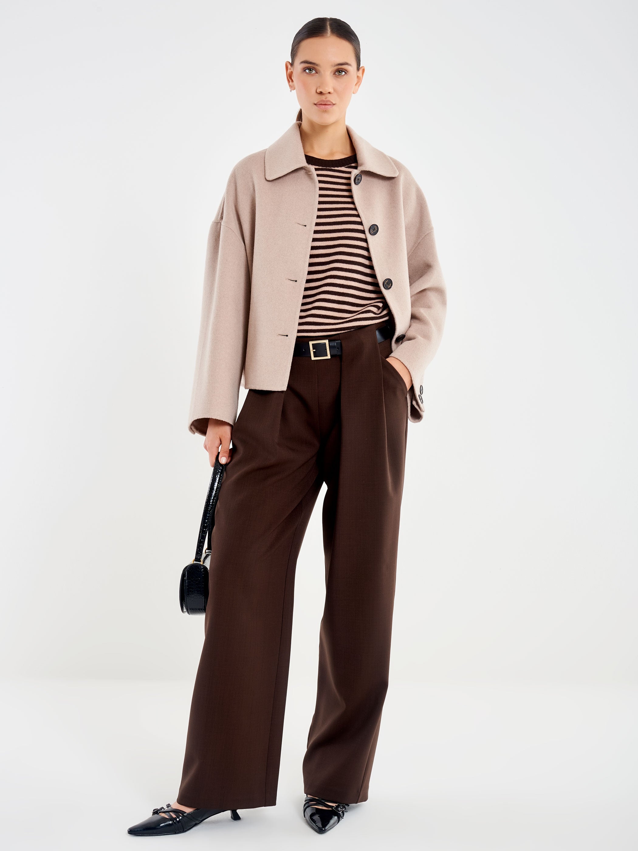 Pantalone con Pieghe e Cintura Passante