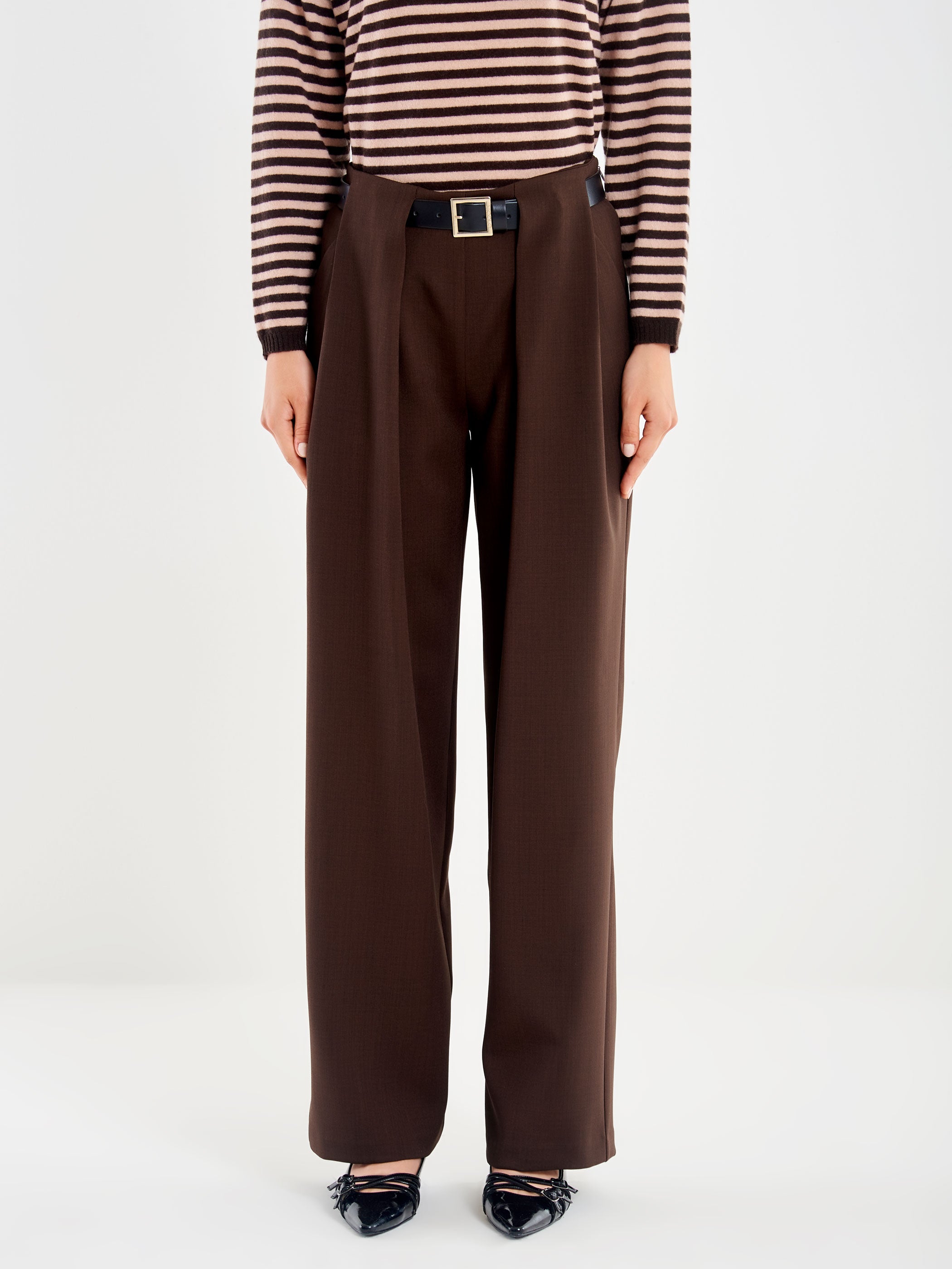 Pantalone con Pieghe e Cintura Passante