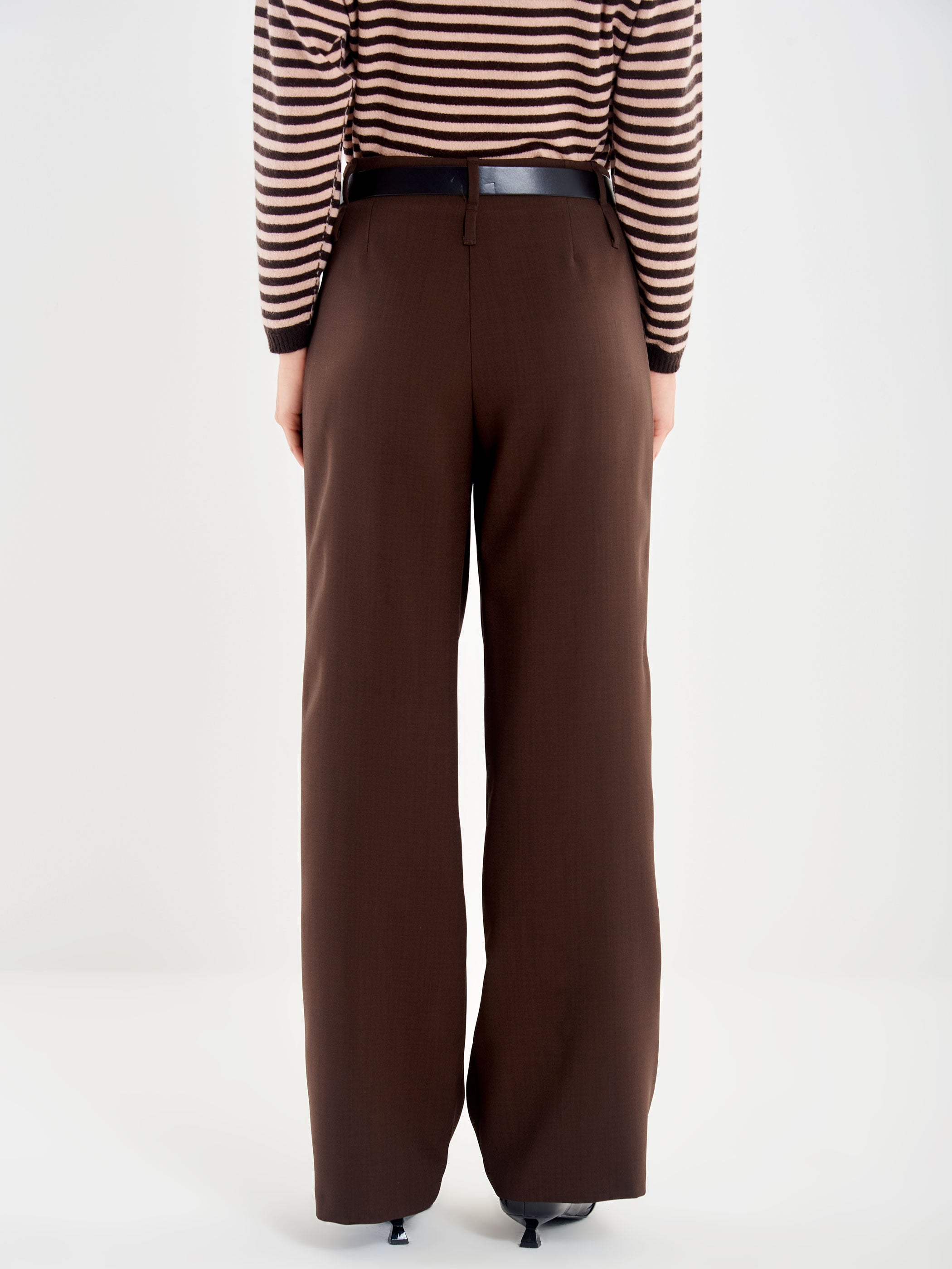 Pantalone con Pieghe e Cintura Passante