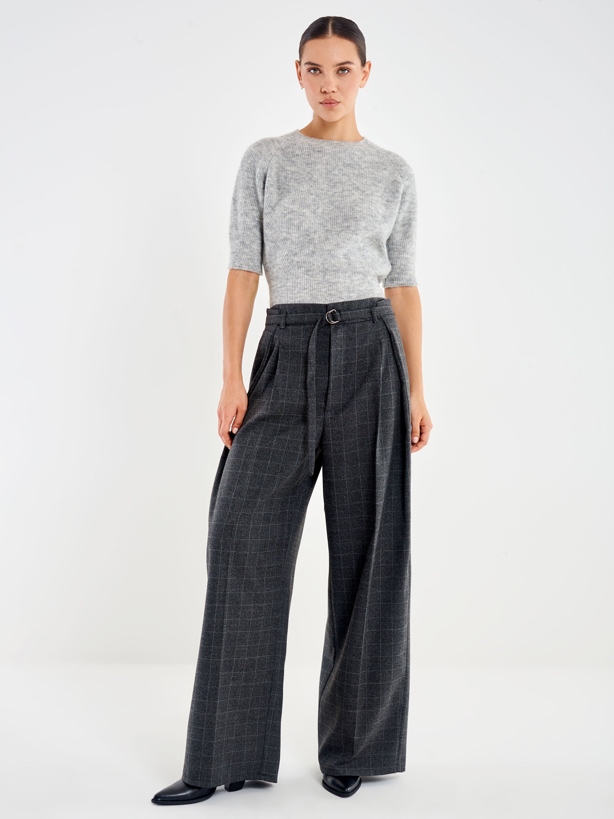 Pantalone Ampio con Pinces e Cintura