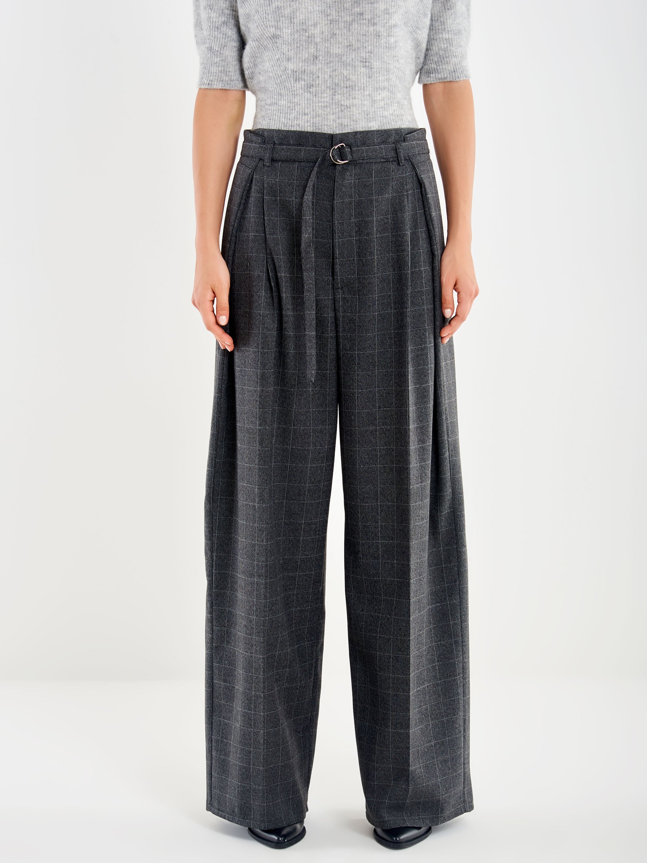 Pantalone Ampio con Pinces e Cintura